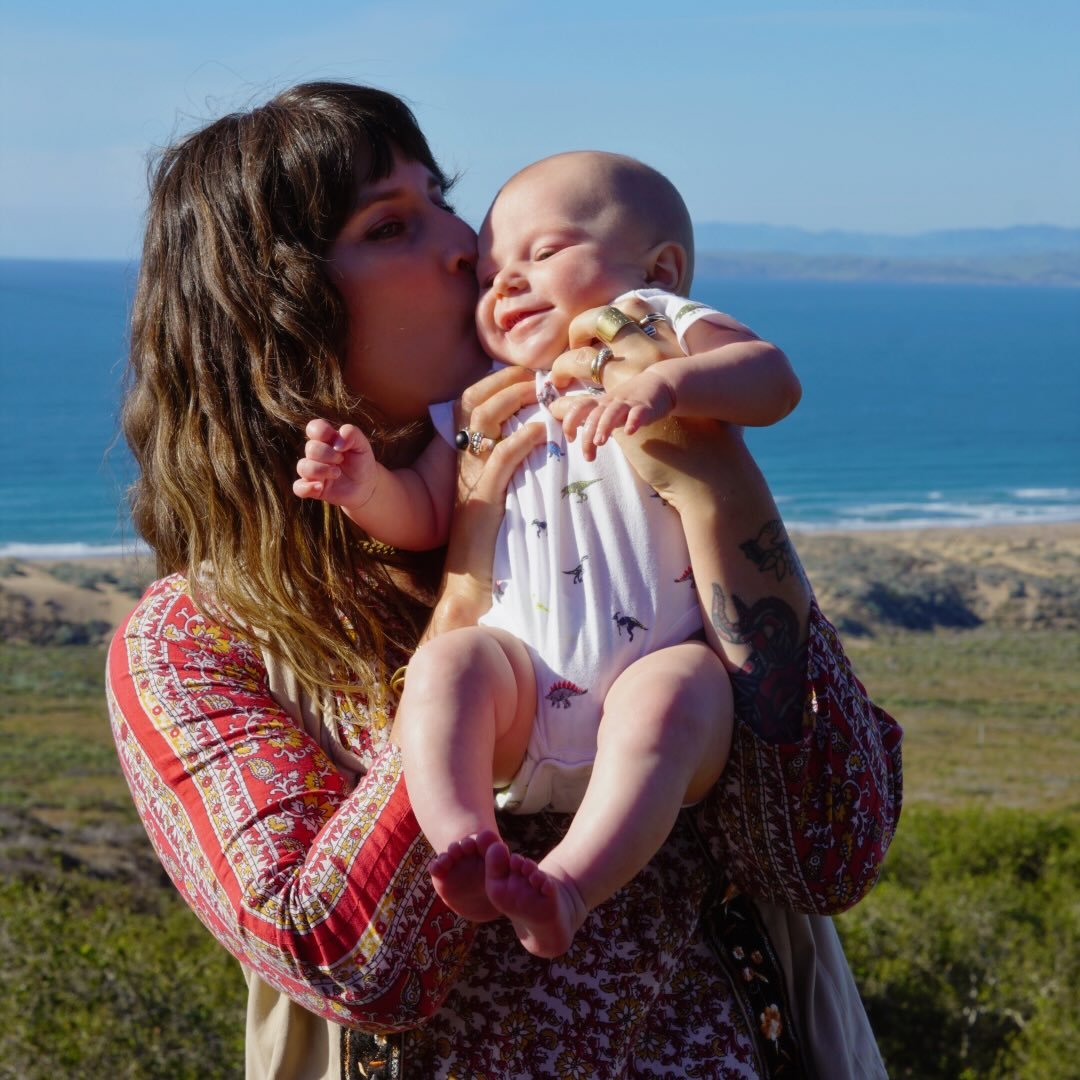Jordan Thomas Thriftedvintage Style Motherhood profile