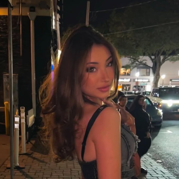 Karolina profile